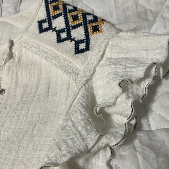 White cotton gauzy knee length dress with lace and embroidery. Flutter sleeve - Picture 10 of 12